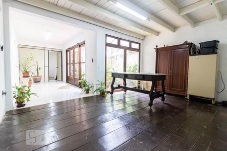 Casa à venda com 3 quartos, 180m² em Floresta, Porto Alegre