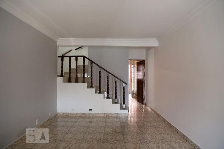 Sala de casa à venda com 2 quartos, 125m² em Vila das Oliveiras, Taboão da Serra