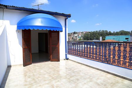 varanda de casa à venda com 2 quartos, 125m² em Vila das Oliveiras, Taboão da Serra
