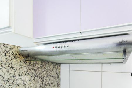 Apartamento para alugar com 62m², 2 quartos e 1 vagaCozinha - detalhe coifa