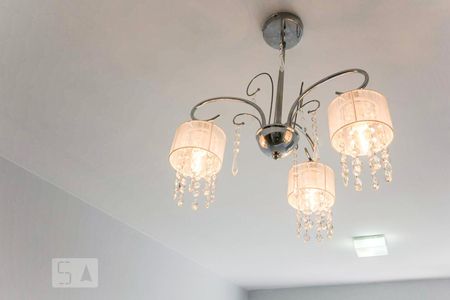 Sala - detalhe luminária de apartamento para alugar com 2 quartos, 62m² em St. Negrão de Lima, Goiânia