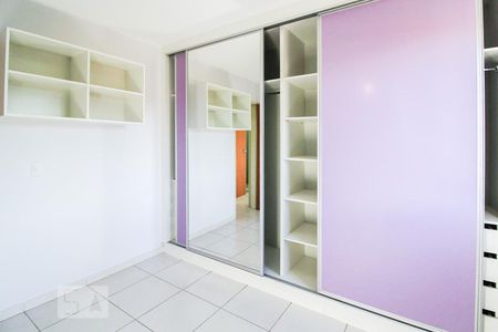 Apartamento para alugar com 62m², 2 quartos e 1 vagaQuarto 1 - detalhe armários