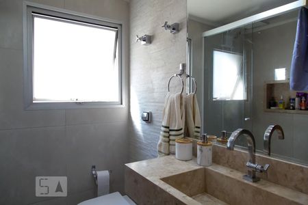 Banheiro social de apartamento para alugar com 2 quartos, 80m² em Vila Olímpia, São Paulo