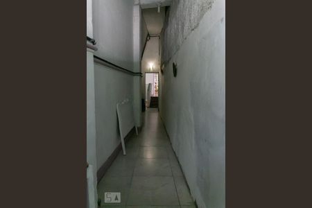 Corredor da entrada de Casa com 1 quarto, 90m² Cambuci