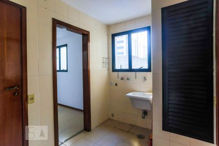 Apartamento para alugar com 180m², 4 quartos e 2 vagas Apartamento para alugar com 180m², 4 quartos e 2 vagasÁrea de Serviço