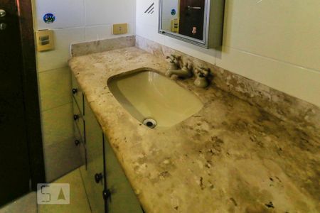Apartamento para alugar com 180m², 4 quartos e 2 vagas Apartamento para alugar com 180m², 4 quartos e 2 vagasBanheiro da Suite 1