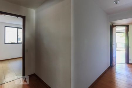 Apartamento para alugar com 180m², 4 quartos e 2 vagas Apartamento para alugar com 180m², 4 quartos e 2 vagasCorredor