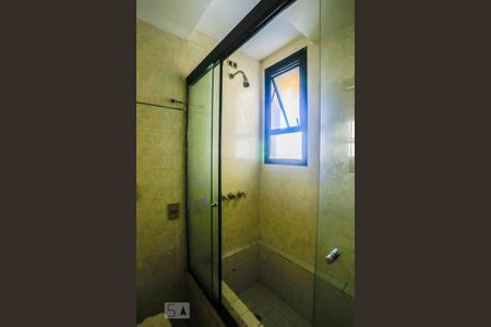 Apartamento para alugar com 180m², 4 quartos e 2 vagas Apartamento para alugar com 180m², 4 quartos e 2 vagasBanheiro da Suite 2