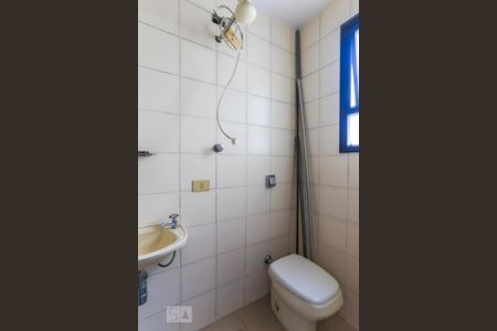 Apartamento para alugar com 180m², 4 quartos e 2 vagas Apartamento para alugar com 180m², 4 quartos e 2 vagasBanheiro de Serviço