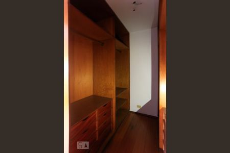 Apartamento para alugar com 180m², 4 quartos e 2 vagas Apartamento para alugar com 180m², 4 quartos e 2 vagasCloset da Suite 2