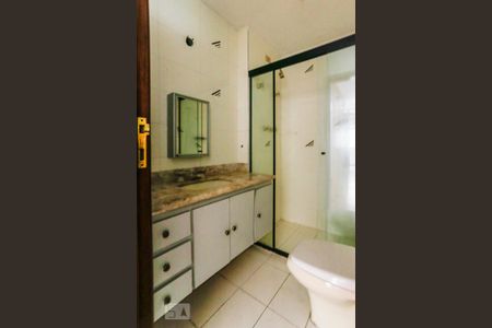 Apartamento para alugar com 180m², 4 quartos e 2 vagas Apartamento para alugar com 180m², 4 quartos e 2 vagasBanheiro da Suite 1