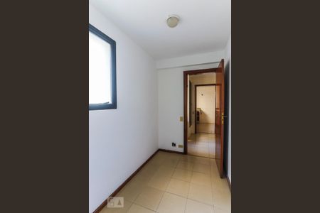 Apartamento para alugar com 180m², 4 quartos e 2 vagas Apartamento para alugar com 180m², 4 quartos e 2 vagasQuarto de Serviço