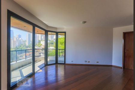 Apartamento para alugar com 180m², 4 quartos e 2 vagas Apartamento para alugar com 180m², 4 quartos e 2 vagasSala