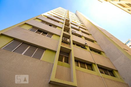 Apartamento para alugar com 85m², 2 quartos e 1 vagaFachada