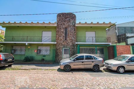 Fachada de casa à venda com 6 quartos, 650m² em Sarandi, Porto Alegre