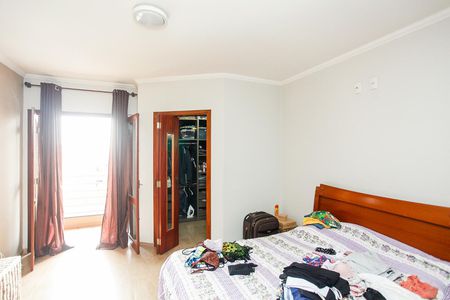 Casa à venda com 206m², 3 quartos e 4 vagasSuíte
