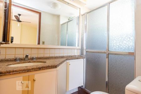 Apartamento à venda com 120m², 3 quartos e 1 vaga Apartamento à venda com 120m², 3 quartos e 1 vagaBanheiro da Suite