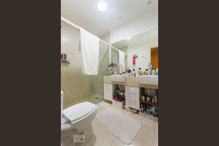 Apartamento à venda com 133m², 2 quartos e 2 vagasBanheiro Suite