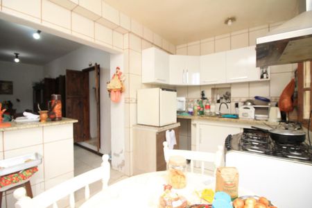 Cozinha de casa de condomínio à venda com 6 quartos, 250m² em Bom Jesus, Porto Alegre