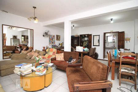 Sala de Estar de casa de condomínio à venda com 6 quartos, 250m² em Bom Jesus, Porto Alegre