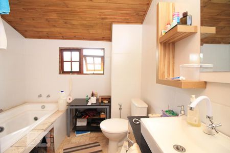 Casa de condomínio à venda com 250m², 6 quartos e 1 vagaBanheiro