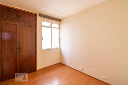 Quarto 01 de apartamento para alugar com 3 quartos, 85m² em Santo Antônio, Belo Horizonte