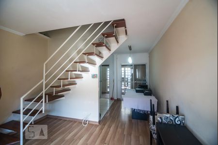 Casa de condomínio para alugar com 88m², 2 quartos e 2 vagasSala