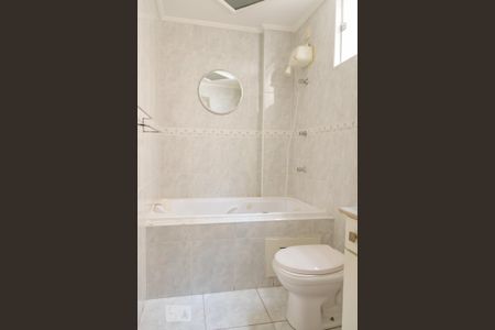 Apartamento para alugar com 121m², 3 quartos e 2 vagasBanheiro do Quarto 1