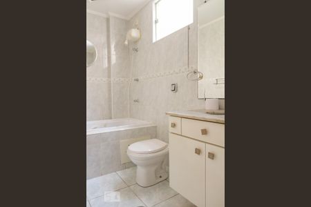Apartamento para alugar com 121m², 3 quartos e 2 vagasBanheiro do Quarto 1