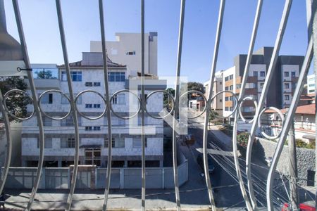 Apartamento à venda com 317m², 4 quartos e 2 vagas Apartamento à venda com 317m², 4 quartos e 2 vagasVista da Suíte 2