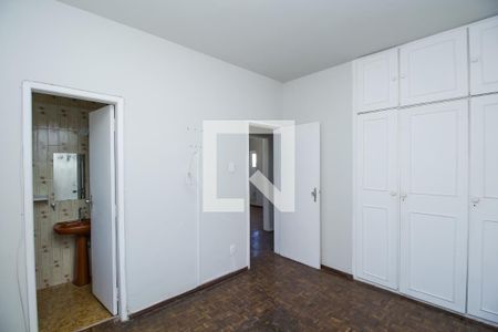 Apartamento à venda com 317m², 4 quartos e 2 vagas Apartamento à venda com 317m², 4 quartos e 2 vagasSuíte 2