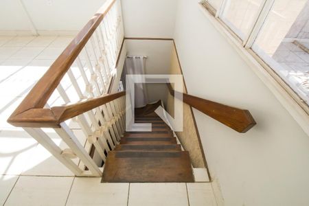 Apartamento à venda com 317m², 4 quartos e 2 vagas Apartamento à venda com 317m², 4 quartos e 2 vagasEscada