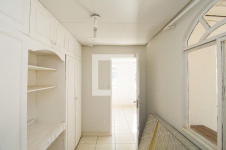 Apartamento à venda com 317m², 4 quartos e 2 vagas Apartamento à venda com 317m², 4 quartos e 2 vagasSuíte 3 - Segundo Andar