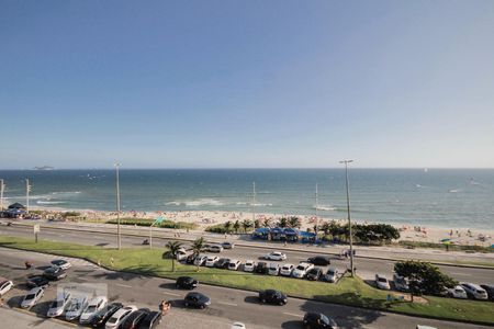 Apartamento à venda com 96m², 2 quartos e 2 vagas Apartamento à venda com 96m², 2 quartos e 2 vagasVista