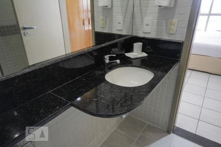 Apartamento à venda com 96m², 2 quartos e 2 vagas Apartamento à venda com 96m², 2 quartos e 2 vagasBanheiro da Suíte