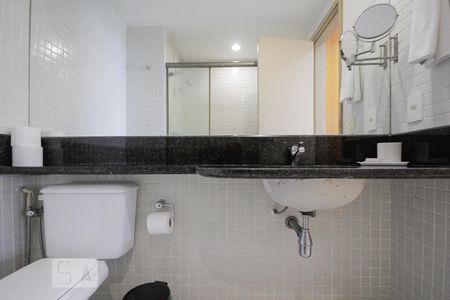 Apartamento à venda com 96m², 2 quartos e 2 vagas Apartamento à venda com 96m², 2 quartos e 2 vagasBanheiro da Suíte