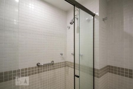 Apartamento à venda com 96m², 2 quartos e 2 vagas Apartamento à venda com 96m², 2 quartos e 2 vagasBanheiro da Suíte