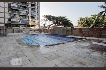 Apartamento à venda com 96m², 2 quartos e 2 vagas Apartamento à venda com 96m², 2 quartos e 2 vagasÁrea comum - Piscina