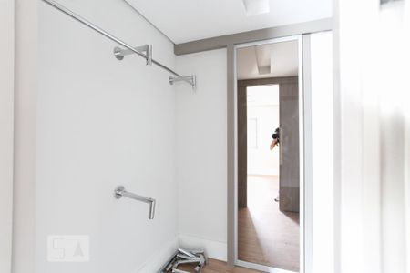 Apartamento à venda com 77m², 2 quartos e 1 vaga Apartamento à venda com 77m², 2 quartos e 1 vagaCloset da Suíte 1