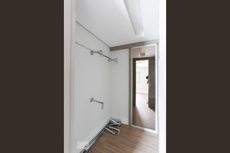 Apartamento à venda com 77m², 2 quartos e 1 vaga Apartamento à venda com 77m², 2 quartos e 1 vagaCloset da Suíte 1