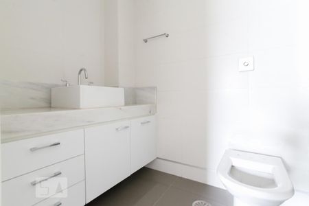 Apartamento à venda com 77m², 2 quartos e 1 vaga Apartamento à venda com 77m², 2 quartos e 1 vagaBanheiro Social