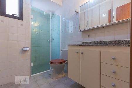 Banheiro de apartamento à venda com 1 quarto, 63m² em Centro, Campinas