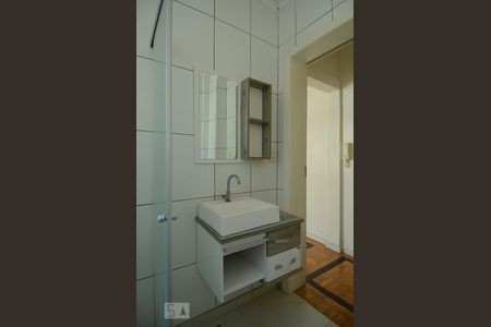 Banheiro de apartamento à venda com 1 quarto, 40m² em Centro Histórico, Porto Alegre