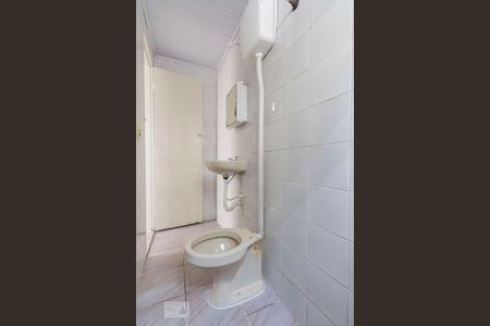 Banheiro social de casa para alugar com 1 quarto, 30m² em Chácara Inglesa, São Paulo
