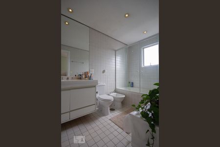 Apartamento à venda com 360m², 4 quartos e 5 vagasBanheiro da Suíte  4