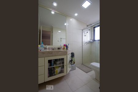 Apartamento à venda com 360m², 4 quartos e 5 vagasBanheiro da Suíte 1