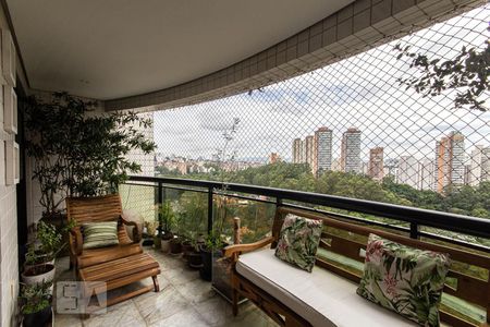Apartamento à venda com 360m², 4 quartos e 5 vagasVaranda da Sala