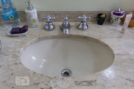 Apartamento à venda com 360m², 4 quartos e 5 vagasBanheiro da Suíte 1