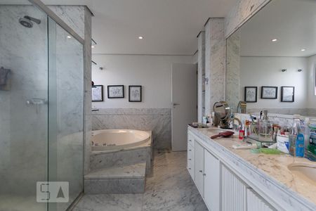 Apartamento à venda com 360m², 4 quartos e 5 vagasSuíte Casal