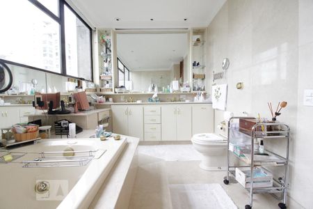 Apartamento à venda com 520m², 4 quartos e 4 vagasBanheiro da suíte 3